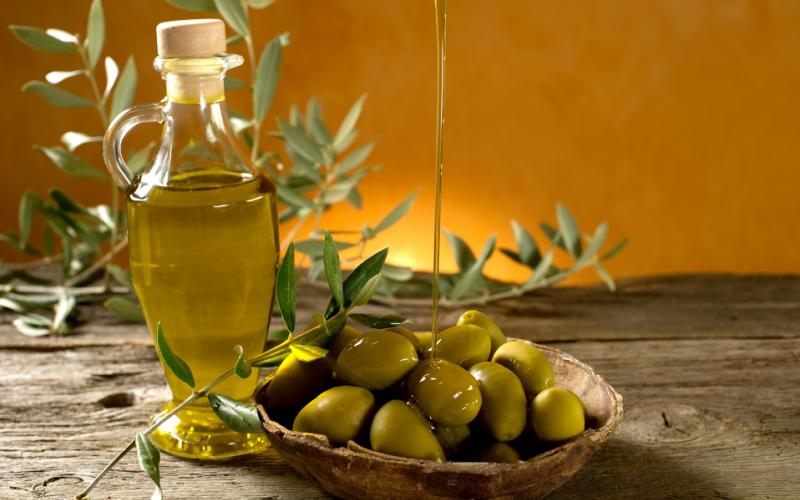 Olive oil: beneficial properties and contraindications